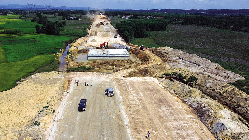 Góc Nhìn Ngành Ống Thủy Lực Năm 2026: Cơ Hội Lớn Từ Làn Sóng Đầu Tư Công