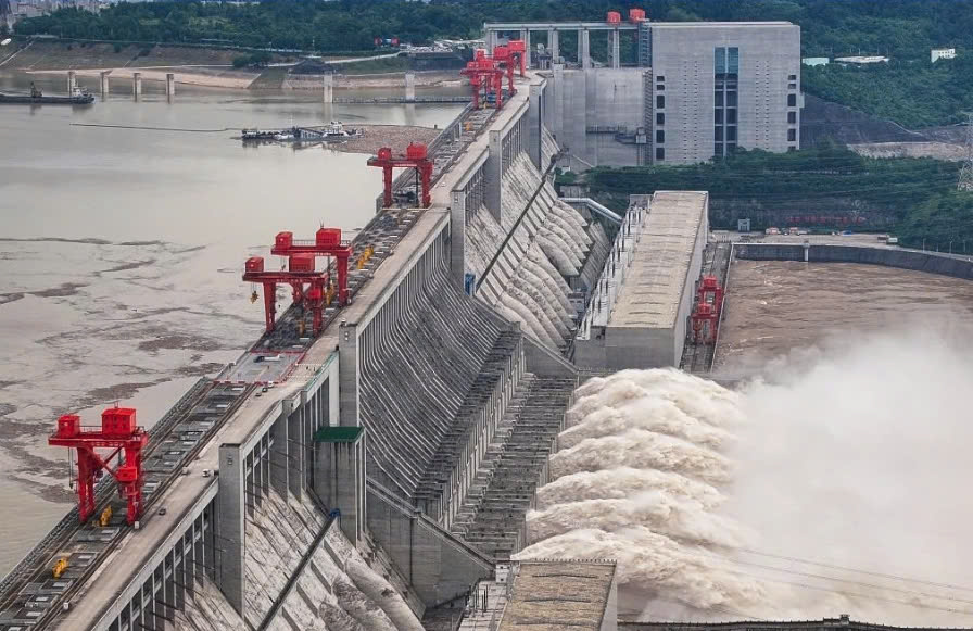 Trung Quốc xả lũ 250m3/s