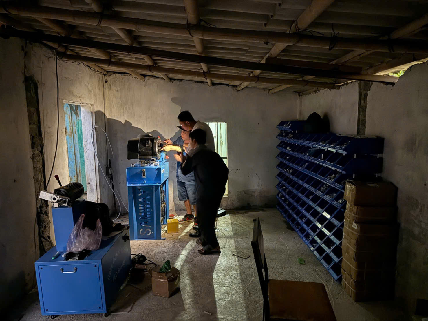 Bàn giao máy bấm ống thủy lực Samway P32 cho đơn vị nền móng