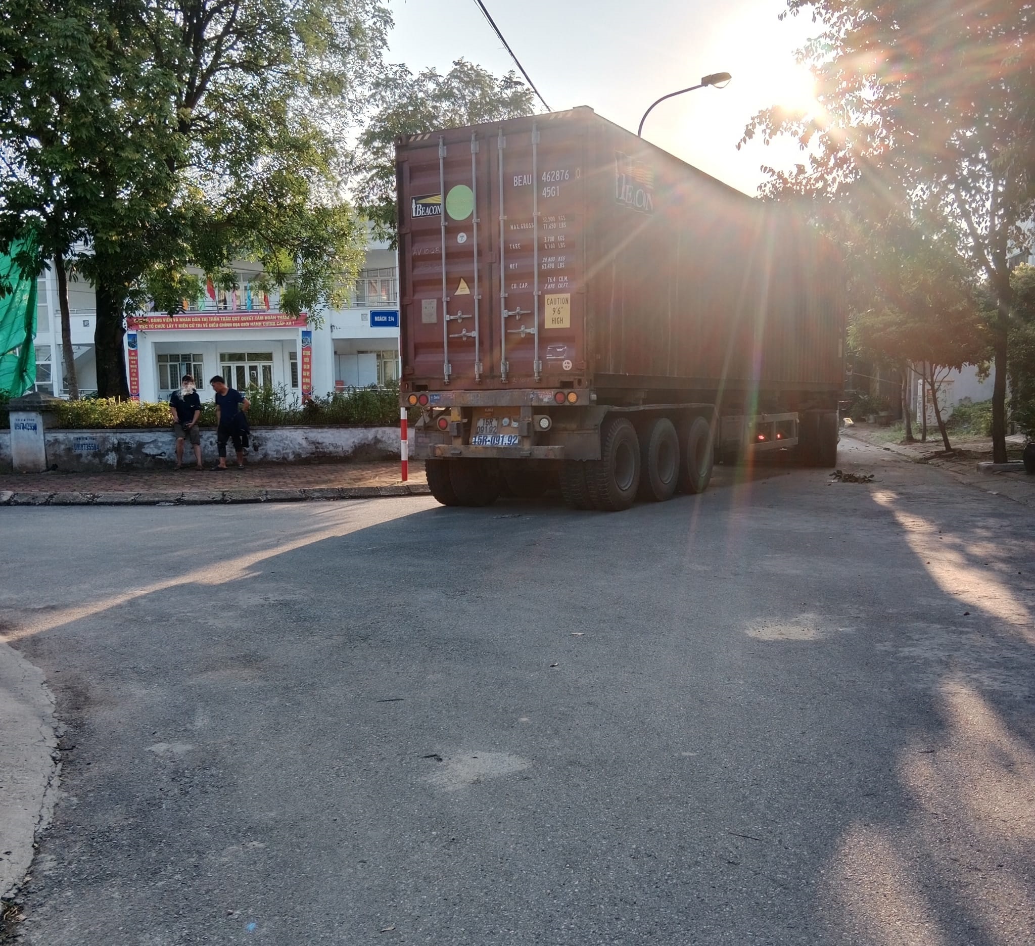 Cont ống thuỷ lực về kho Hồng Ngọc