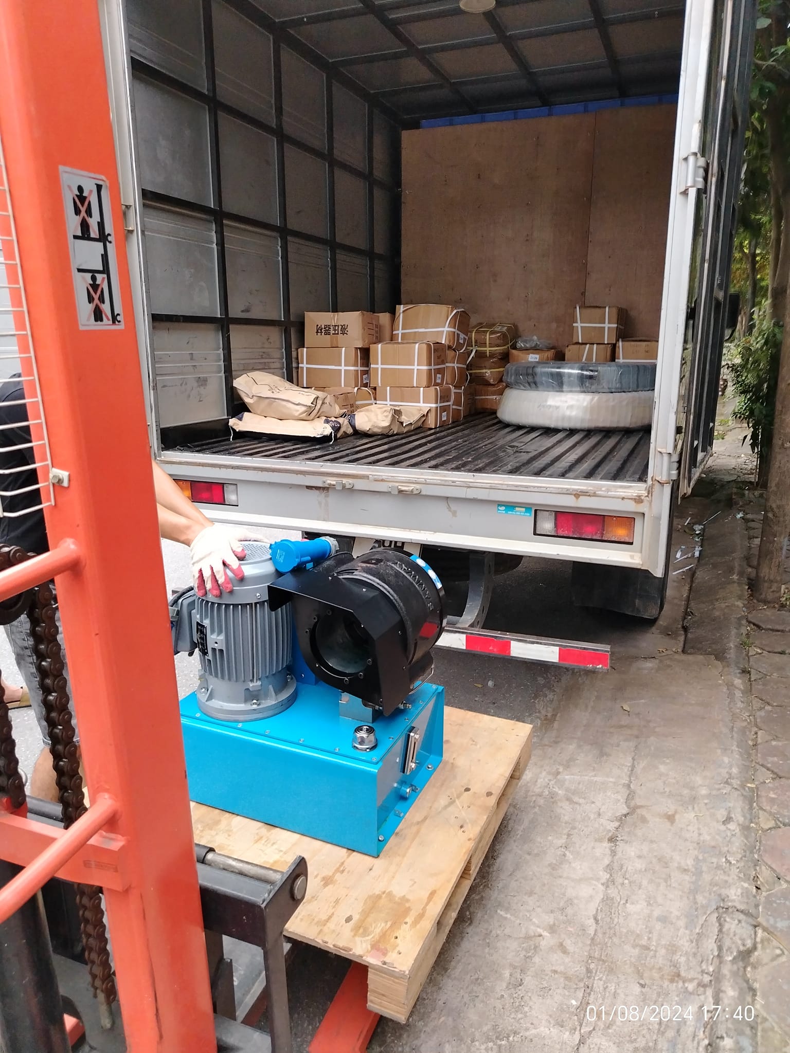 Hạ cont ống thuỷ lực Sanyeflex